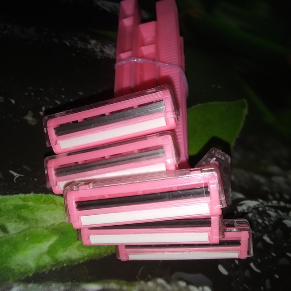 Pink Twin Razors Blades - Picture 2 of 4